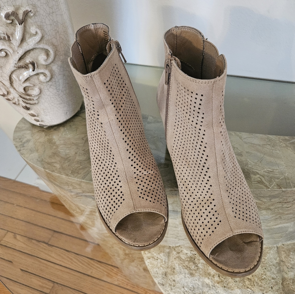 Sonoma Kohl's Taupe Perforated Peep-Toe Bootie